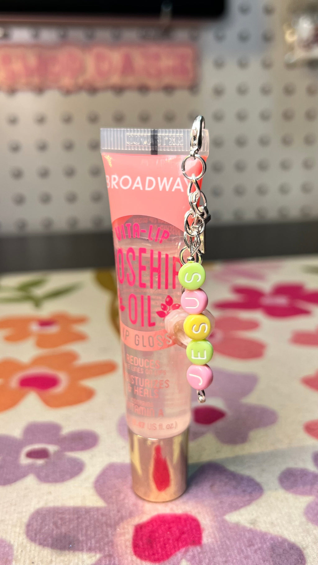 Cutie Lipgloss and Charm Chain – Detachable & Reusable Lip Gloss Holder with Mini Clasp (gloss included)