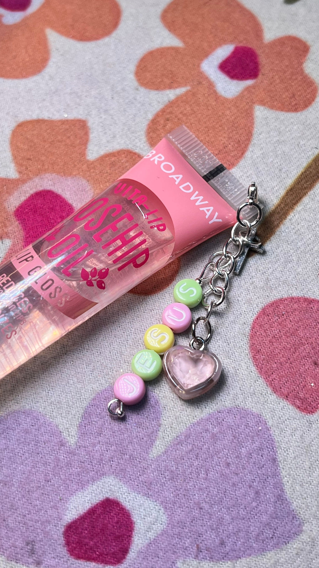 Cutie Lipgloss and Charm Chain – Detachable & Reusable Lip Gloss Holder with Mini Clasp (gloss included)