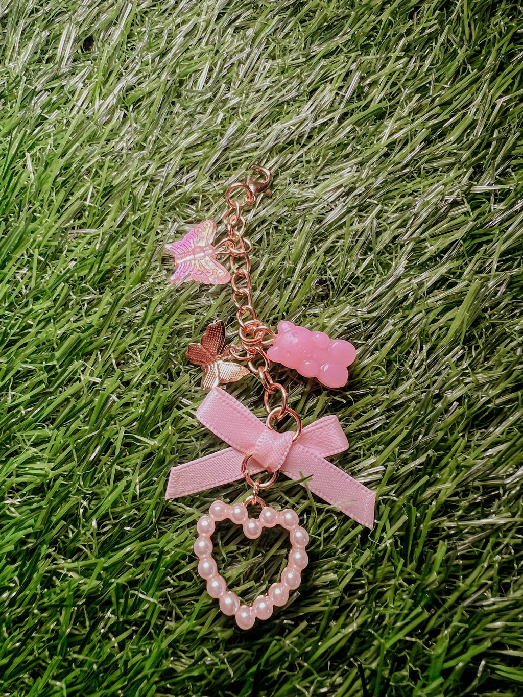 Cutie Lipgloss and Charm Chain – Detachable & Reusable Lip Gloss Holder with Mini Clasp (gloss included)